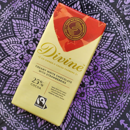 Divine 25% White Chocolate & Strawberries Bar 90g