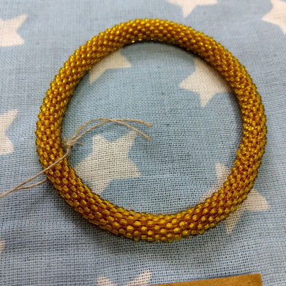 Aura Que Glass Bead Bangle